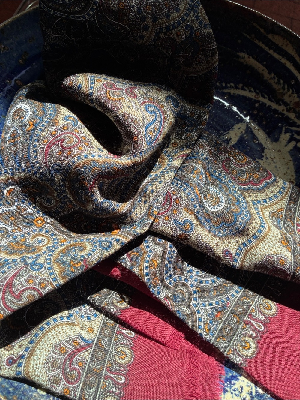 💚Chic vintage 80s/90s 100% lightweight wool square scarf - Picture 3 of 8